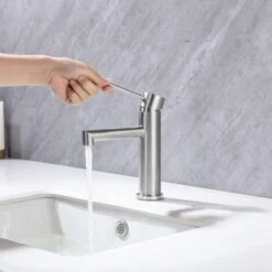 ONECE Grifo De Lavabo, Grifo Baño Monomando, Grifos Mezclador Para Lavabo Anti-ruido, Grifo Lavabo De Acero Inoxidable 304, Aireador Extraíble, Agua Fría Y Caliente, Válvula De Cerámica, Cepillado